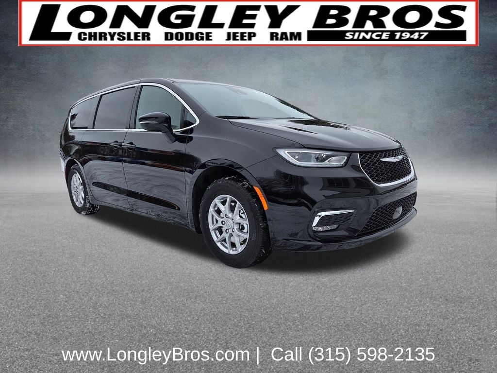 2026 Chrysler Pacifica Select in Diamond Black Crystal Pearlcoat — front three-quarter view